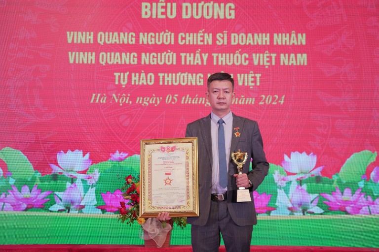 Lương y Đỗ Minh Tuấn vinh dự nhận giải thưởng Người thầy thuốc Việt Nam vì nhân dân